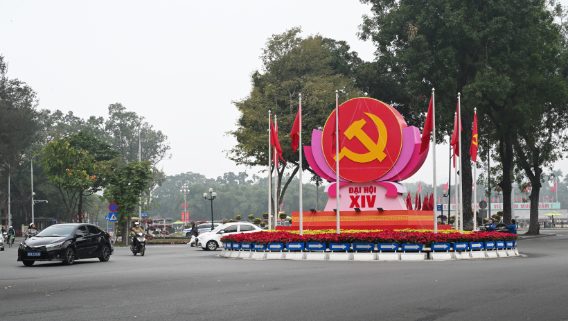 H&agrave; Nội rực rỡ cờ hoa ch&agrave;o mừng Đại hội XIV của Đảng