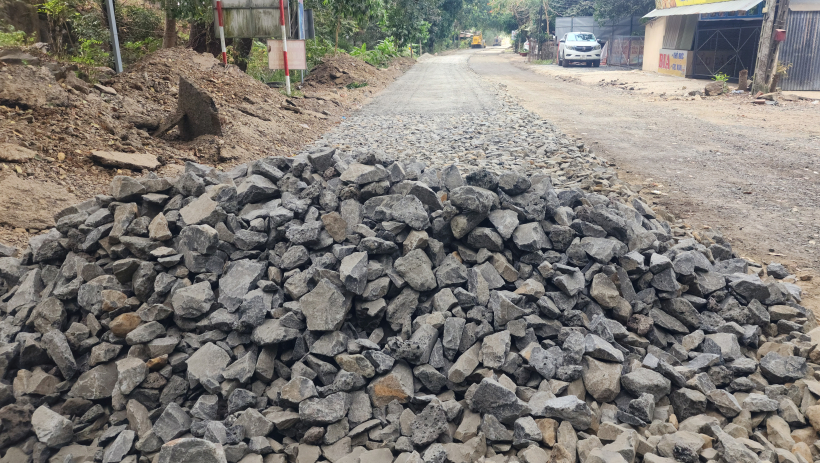 Thi c&ocirc;ng đường v&agrave;o Ma Thi&ecirc;n L&atilde;nh