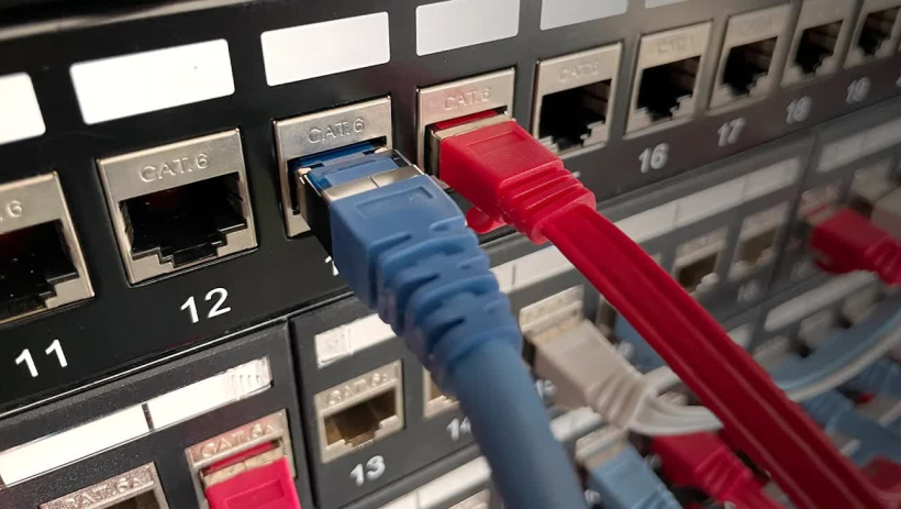 Tại sao lại c&oacute; c&aacute;p Ethernet dạng dẹt v&agrave; dạng tr&ograve;n?