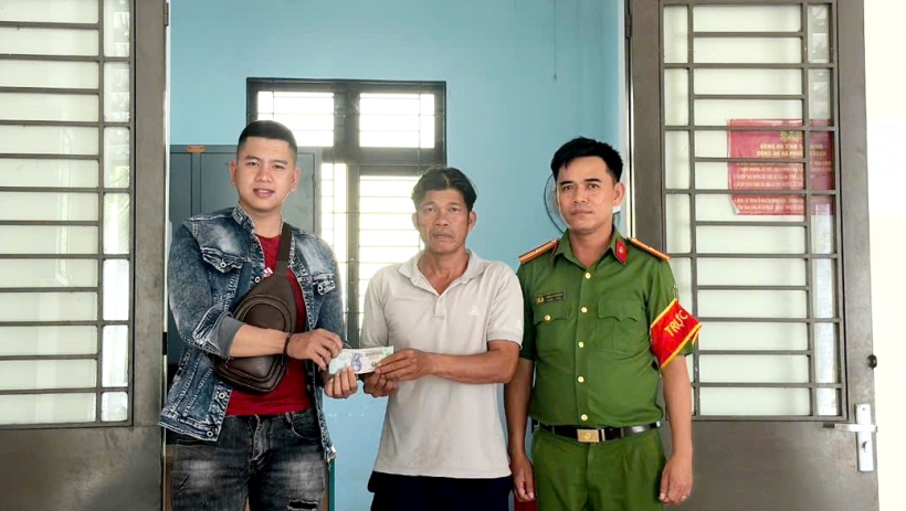 Nhặt được 10 triệu đồng, nhờ C&ocirc;ng an t&igrave;m trả lại chủ sở hữu