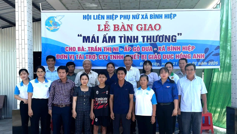 X&atilde; B&igrave;nh Hiệp: B&agrave;n giao &lsquo;M&aacute;i ấm t&igrave;nh thương&rsquo; cho hội vi&ecirc;n phụ nữ c&oacute; ho&agrave;n cảnh kh&oacute; khăn