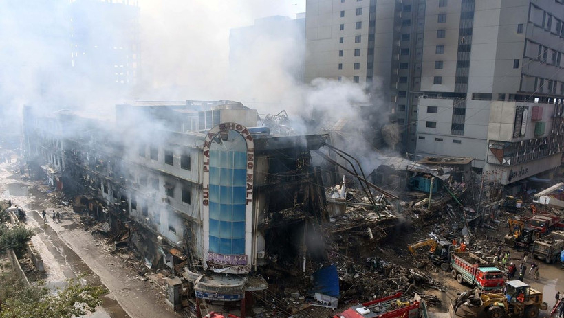Ch&aacute;y trung t&acirc;m thương mại Pakistan: Số người thiệt mạng tăng l&ecirc;n hơn 50 người