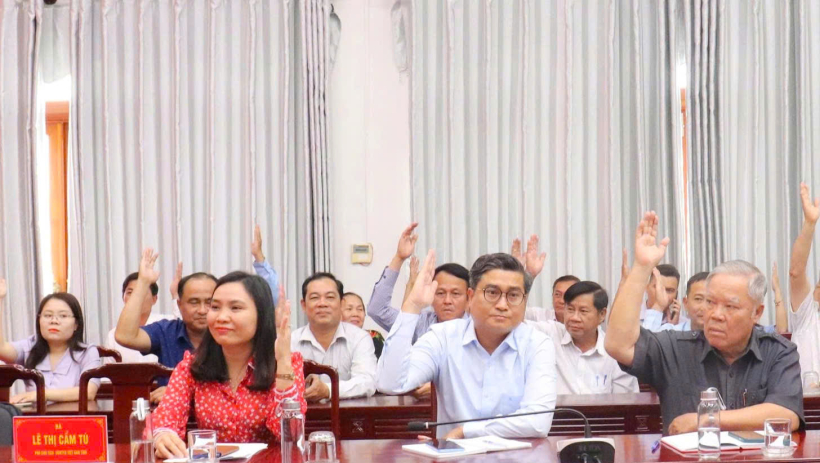 Lấy &yacute; kiến cử tri nơi c&ocirc;ng t&aacute;c đối với người được dự kiến giới thiệu ứng cử đại biểu Quốc hội v&agrave; đại biểu HĐND tỉnh