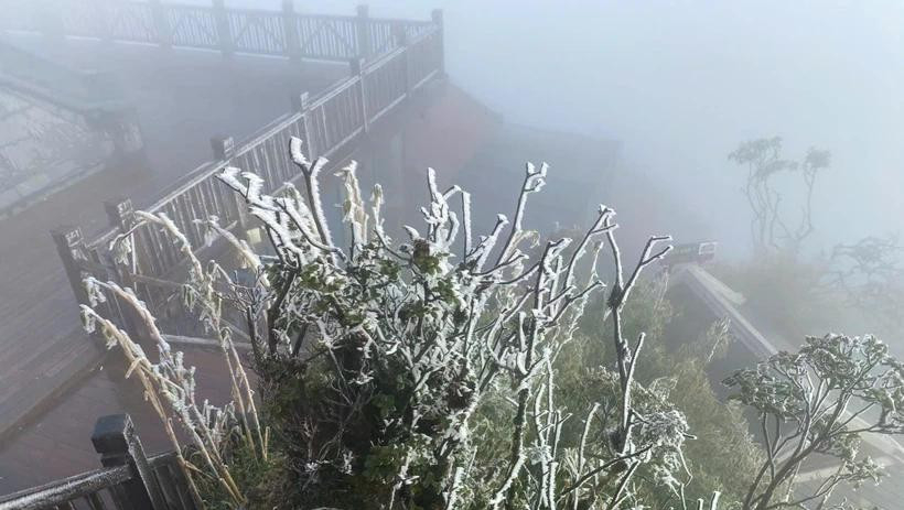 Thời tiết ng&agrave;y 23/1: V&ugrave;ng n&uacute;i cao c&aacute;c tỉnh Bắc Bộ đề ph&ograve;ng băng gi&aacute; v&agrave; mưa tuyế