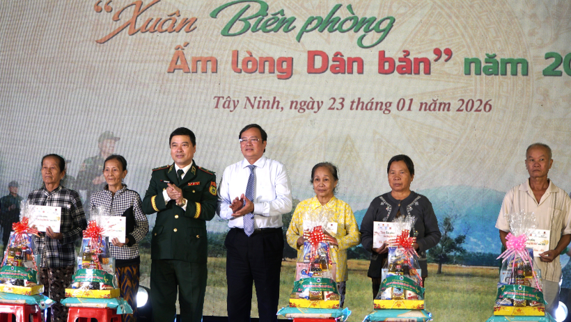 'Xu&acirc;n Bi&ecirc;n ph&ograve;ng ấm l&ograve;ng d&acirc;n bản' tại x&atilde; Phước Chỉ