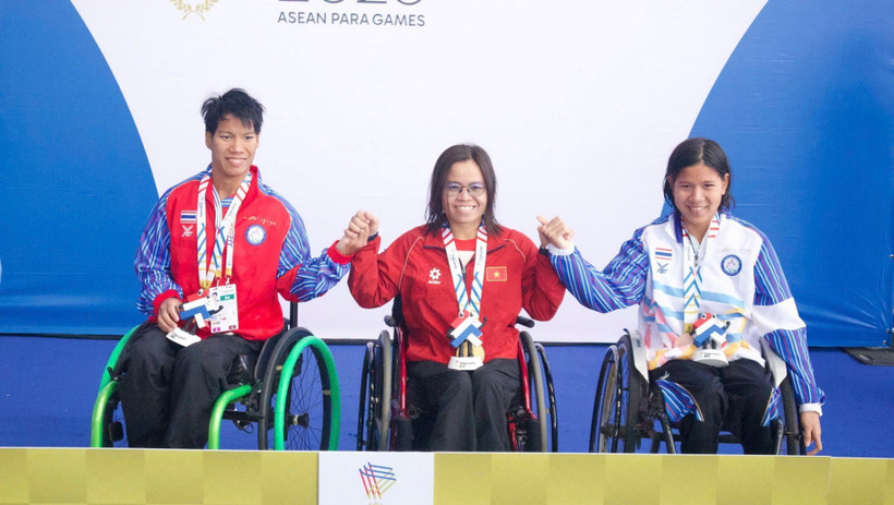 ASEAN Para Games 13: &ldquo;K&igrave;nh ngư&rdquo; Vi Thị Hằng ph&aacute; kỷ lục 100m bơi ngửa