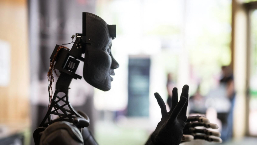 AI chưa thể thay con người, nhưng tạo ra 'si&ecirc;u nh&acirc;n vi&ecirc;n'