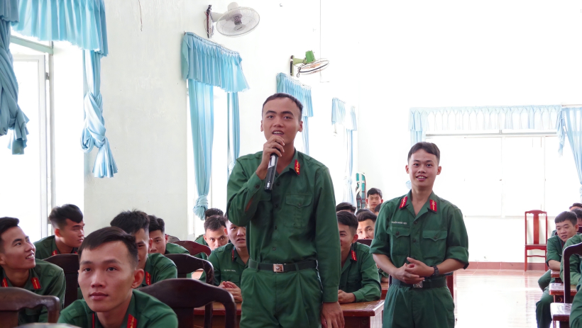 Trung đo&agrave;n Bộ binh 174 sinh hoạt, đối thoại d&acirc;n chủ với hạ sĩ quan, binh sĩ