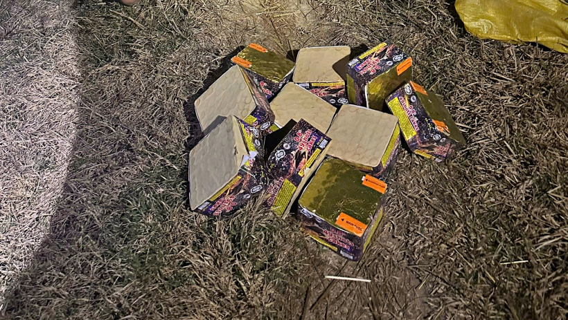 C&ocirc;ng an x&atilde; H&ograve;a Hội ph&aacute;t hiện, thu giữ hơn 19kg ph&aacute;o hoa nổ