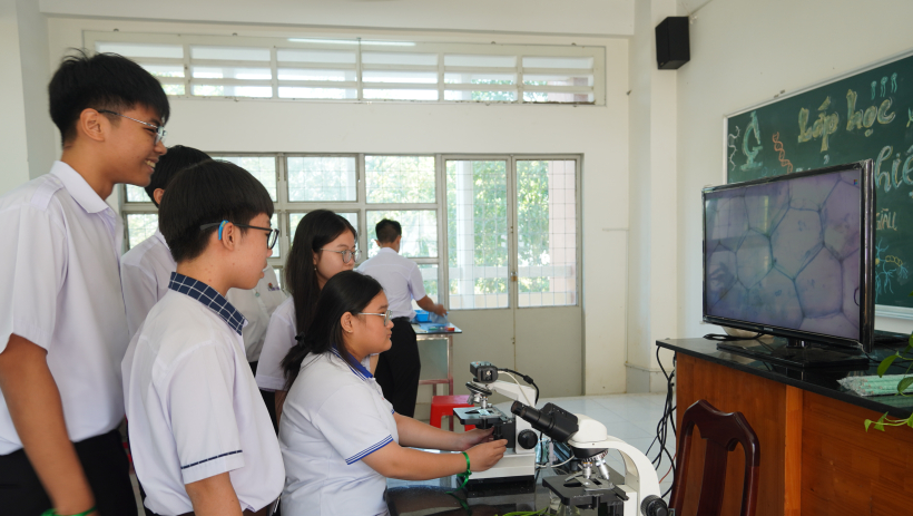 Hơn 600 học sinh THCS trải nghiệm 'Một ngày làm học sinh chuyên Tr&acirc;̀n Văn Giàu'