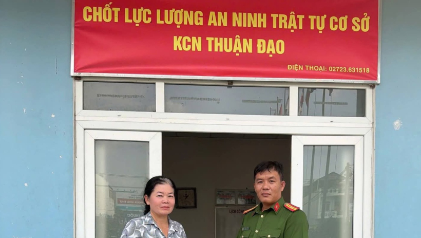 Nhặt được 32 triệu đồng, hai người d&acirc;n giao C&ocirc;ng an nhờ t&igrave;m chủ sở hữu