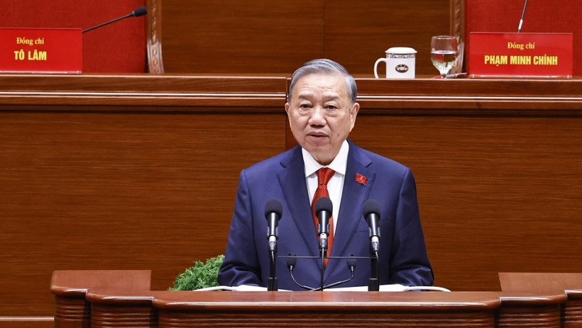 'Tiến l&ecirc;n! To&agrave;n thắng ắt về ta'