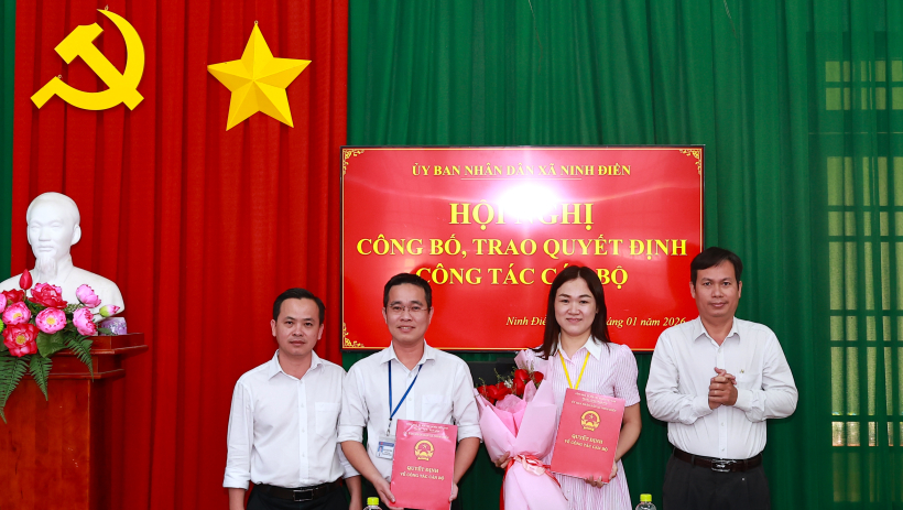 X&atilde; Ninh Điền c&ocirc;ng bố quyết định c&ocirc;ng t&aacute;c c&aacute;n bộ 