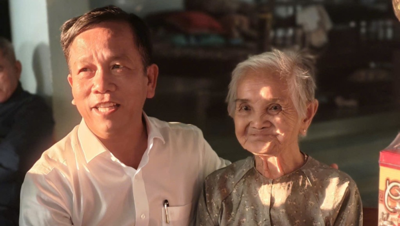 Tuổi trẻ An Tịnh tri &acirc;n Mẹ Việt Nam Anh h&ugrave;ng