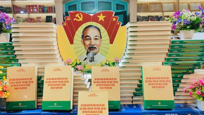 Ra mắt s&aacute;ch của Đại tướng Phan Văn Giang về x&acirc;y dựng qu&acirc;n đội nh&acirc;n d&acirc;n hiện đại