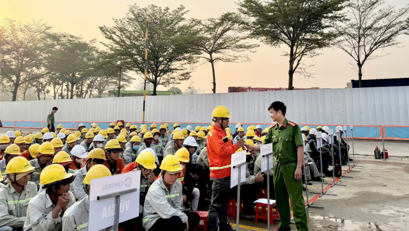 Tuy&ecirc;n truyền ph&aacute;p luật cho hơn 200 c&ocirc;ng nh&acirc;n tại C&ocirc;ng ty The Win City