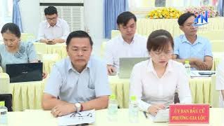 Ủy ban bầu cử tỉnh l&agrave;m việc với c&aacute;c địa phương về c&ocirc;ng t&aacute;c bầu cử