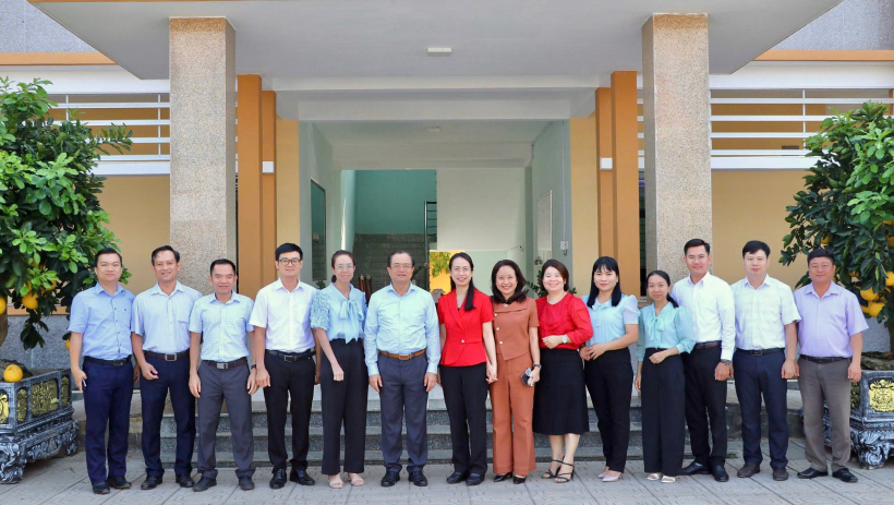 Ph&oacute; Chủ tịch Thường trực UBND tỉnh Nguyễn Hồng Thanh thăm, ch&uacute;c tết x&atilde; Cầu Khởi