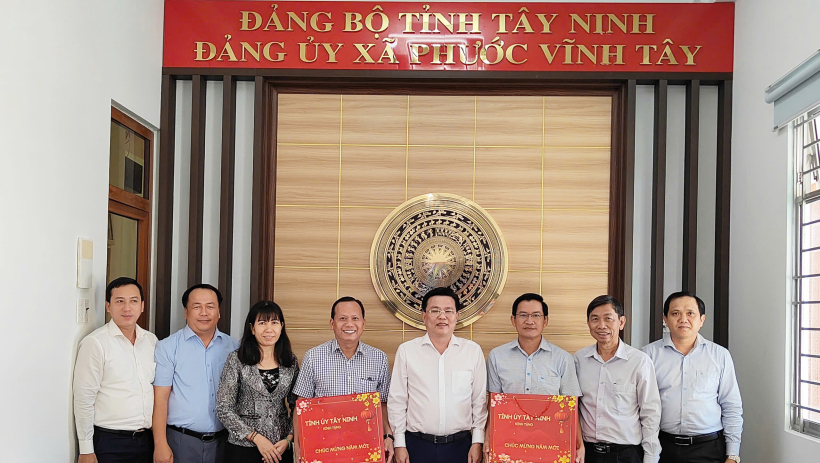 Đo&agrave;n c&ocirc;ng t&aacute;c Tỉnh ủy l&agrave;m việc với Đảng ủy x&atilde; Phước Vĩnh T&acirc;y