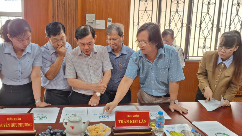 X&atilde; Hậu Thạnh: Chấm điểm Hội thi s&aacute;ng t&aacute;c biểu trưng, khẩu hiệu v&agrave; nhiếp ảnh đặc trưng