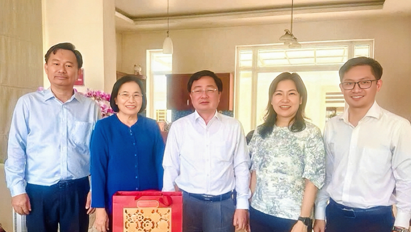 B&iacute; thư Tỉnh ủy T&acirc;y Ninh ch&uacute;c tết nguy&ecirc;n l&atilde;nh đạo tỉnh qua c&aacute;c thời kỳ