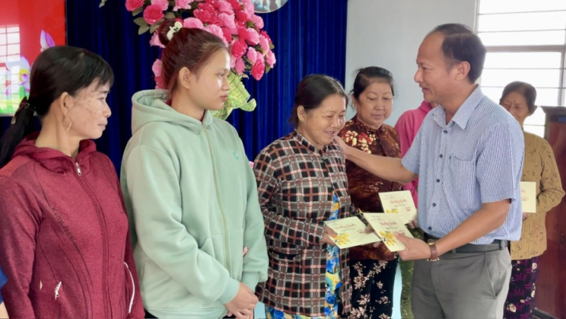 Tết n&agrave;y, kh&ocirc;ng ai bị bỏ lại ph&iacute;a sau