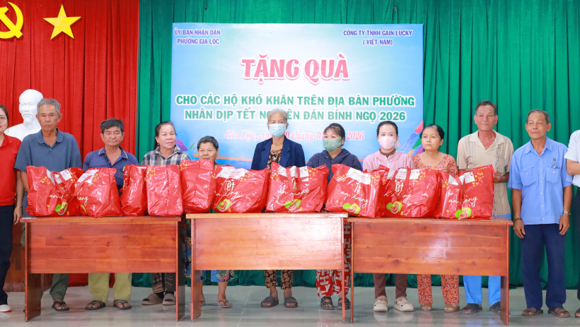 Phường Gia Lộc: Trao 50 phần qu&agrave; tết cho hộ c&oacute; ho&agrave;n cảnh kh&oacute; khăn