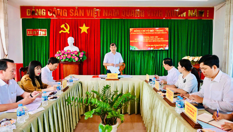 Trưởng ban Tổ chức Tỉnh ủy V&otilde; Đức Trong thăm v&agrave; l&agrave;m việc tại x&atilde; Mỹ Y&ecirc;n