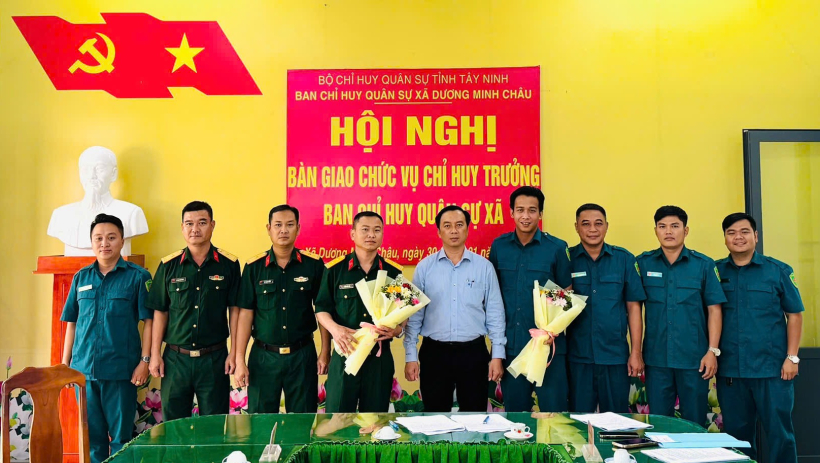 Hội nghị b&agrave;n giao chức vụ Chỉ huy trưởng Ban Chỉ huy Qu&acirc;n sự x&atilde; Dương Minh Ch&acirc;u