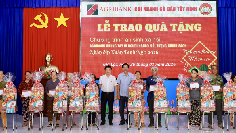 Phường Gia Lộc: Tặng qu&agrave; tết cho người d&acirc;n c&oacute; ho&agrave;n cảnh kh&oacute; khăn