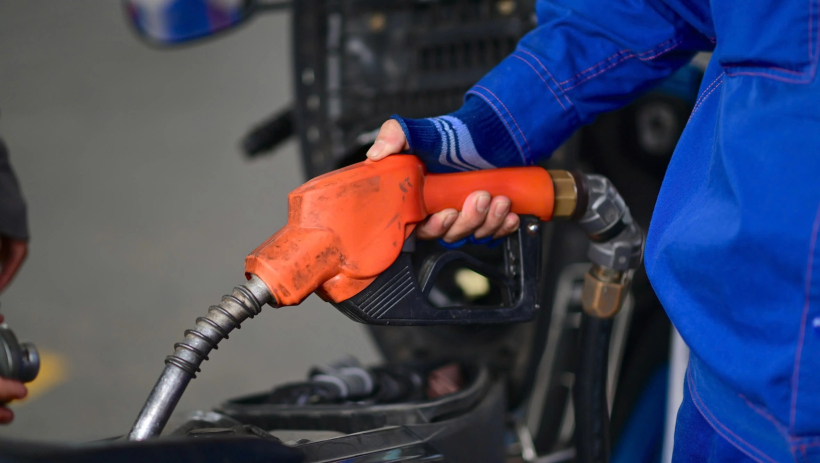 Gi&aacute; xăng dầu h&ocirc;m nay 31/01: Neo mức cao, lo ngại xăng trong nước tăng tiếp?