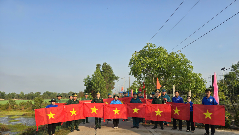 Rực rỡ 'Đường cờ Tổ quốc bi&ecirc;n cương'