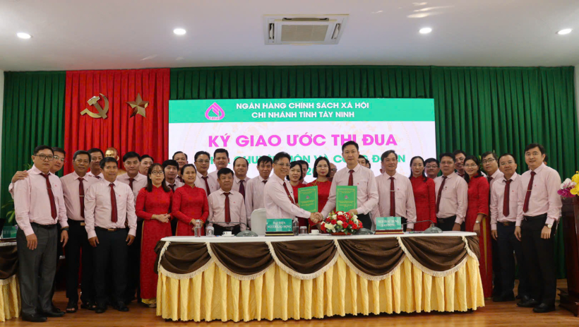 Chi nh&aacute;nh NHCSXH tỉnh T&acirc;y Ninh tổ chức hội nghị người lao động 