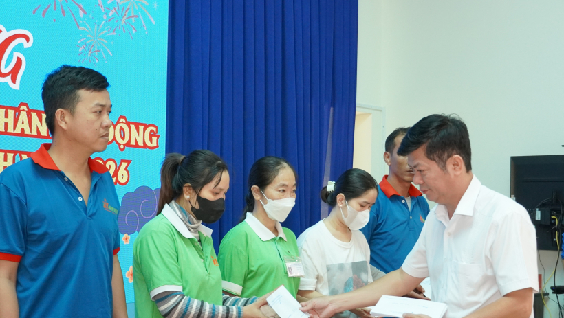 Phường Thanh Điền: Trao 300 phần qu&agrave; tết cho hộ ngh&egrave;o, c&ocirc;ng nh&acirc;n, lao động