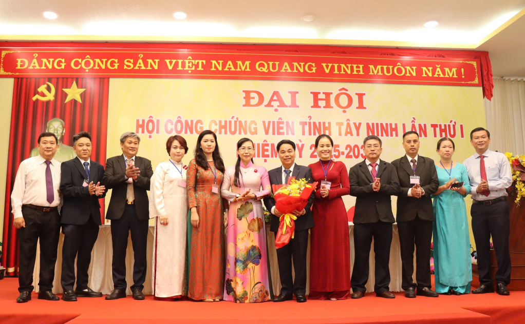 &Ocirc;ng Trần Văn Ch&acirc;u giữ chức Chủ tịch Hội C&ocirc;ng chứng vi&ecirc;n tỉnh T&acirc;y Ninh