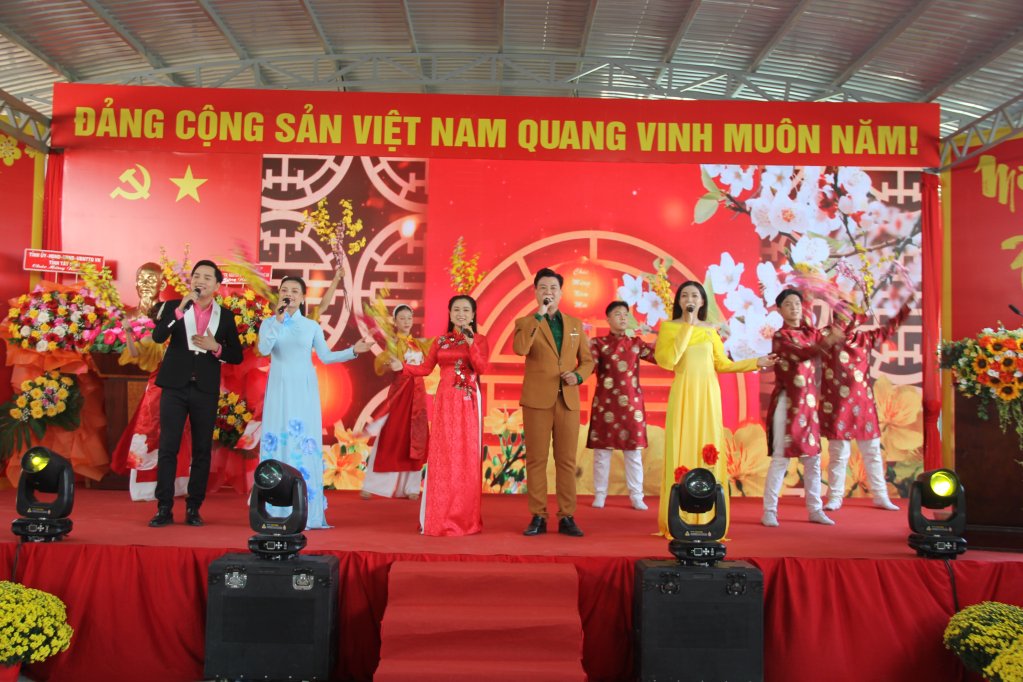 X&atilde; Tuy&ecirc;n B&igrave;nh: Họp mặt mừng Đảng, mừng Xu&acirc;n B&iacute;nh Ngọ năm 2026