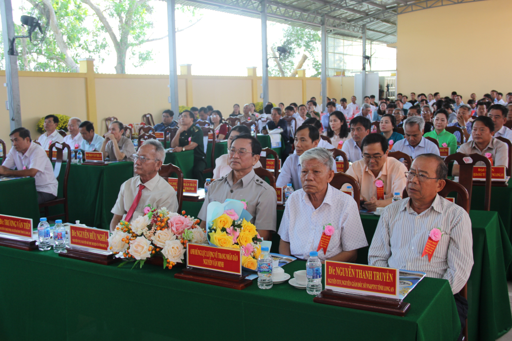 Đại biểu tham dự buổi họp mặt