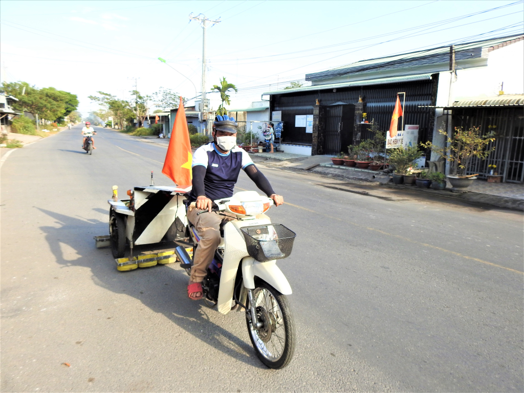 Giữa phố đ&ocirc;ng, c&oacute; một người lặng lẽ l&agrave;m việc tử tế