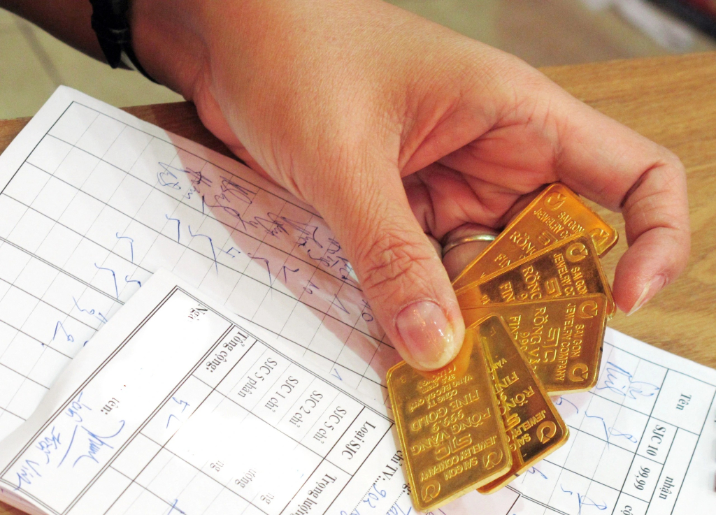 Gi&aacute; v&agrave;ng h&ocirc;m nay 02/02: Bị thổi bay 5 triệu đồng/lượng