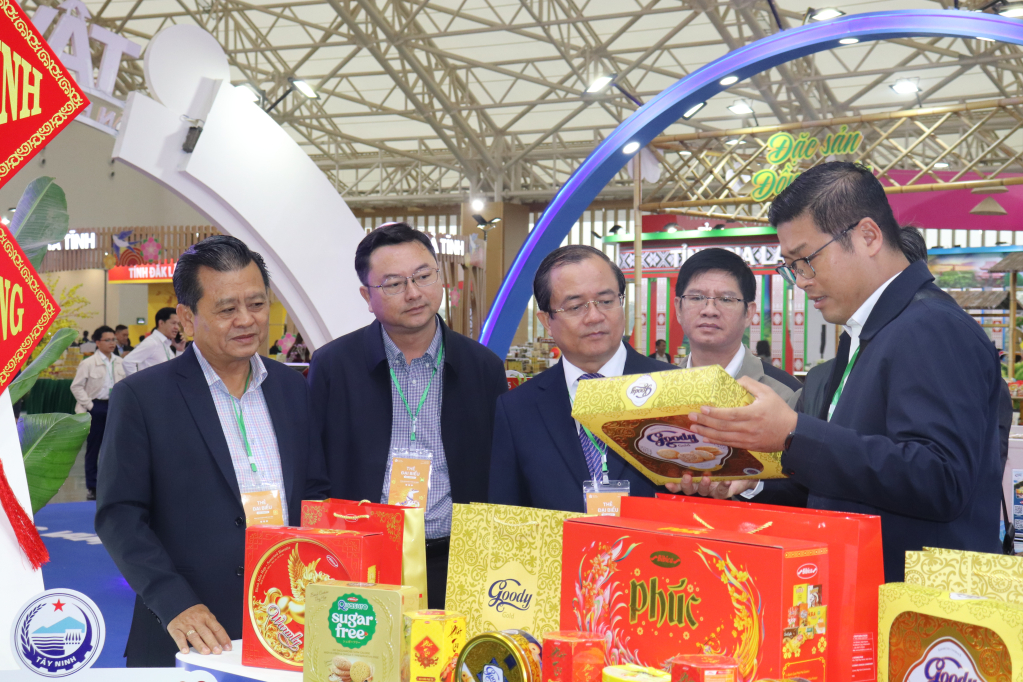 Đa dạng sản phẩm đặc trưng của Tây Ninh trưng bày tại Hội chợ 