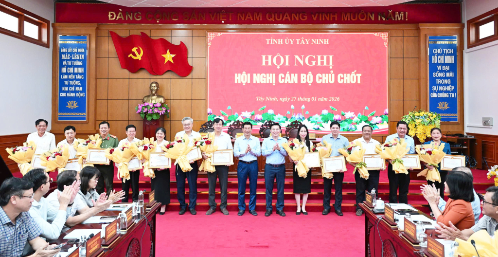 Tự h&agrave;o 96 m&ugrave;a Xu&acirc;n c&oacute; Đảng