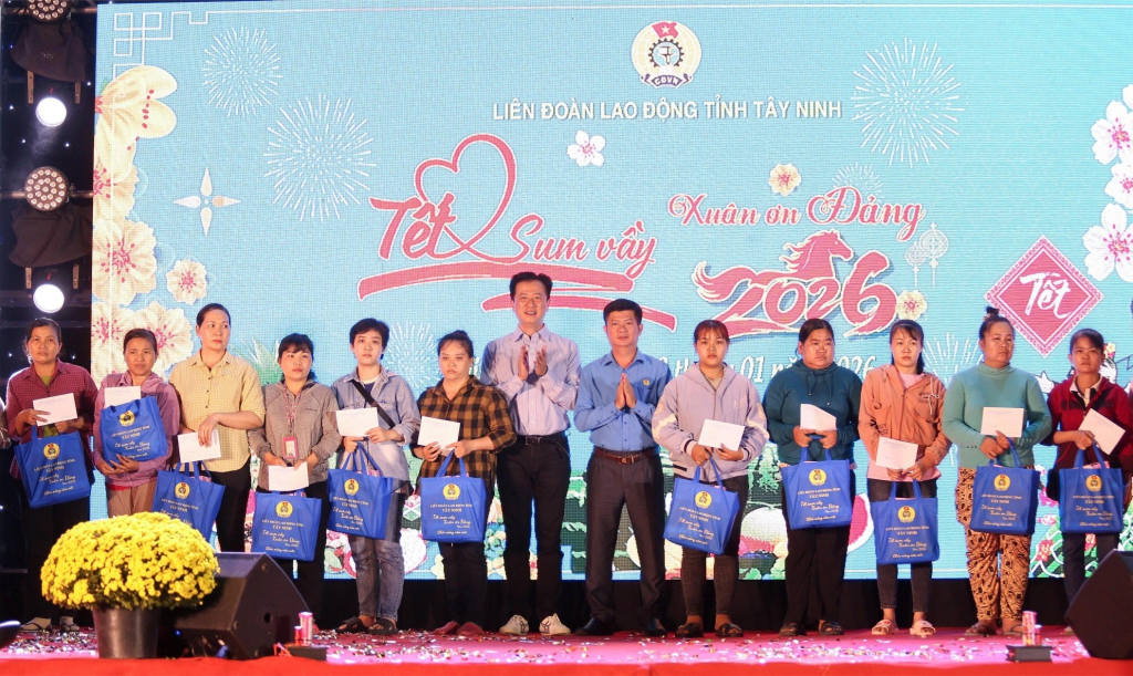 Xu&acirc;n ấm t&igrave;nh C&ocirc;ng đo&agrave;n