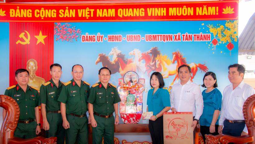 Qu&acirc;n đo&agrave;n 34 (Bộ Quốc ph&ograve;ng) thăm, ch&uacute;c tết x&atilde; T&acirc;n Th&agrave;nh