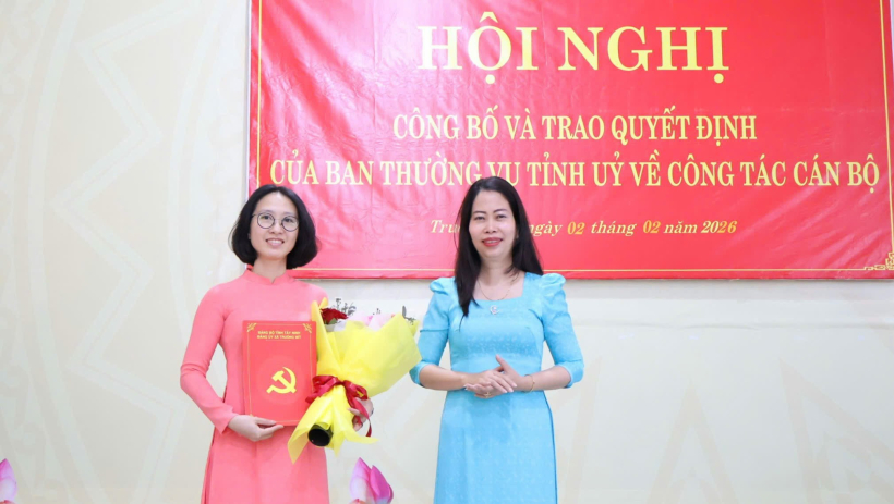 X&atilde; Tru&ocirc;ng M&iacute;t: C&ocirc;ng bố v&agrave; trao quyết định về c&ocirc;ng t&aacute;c c&aacute;n bộ