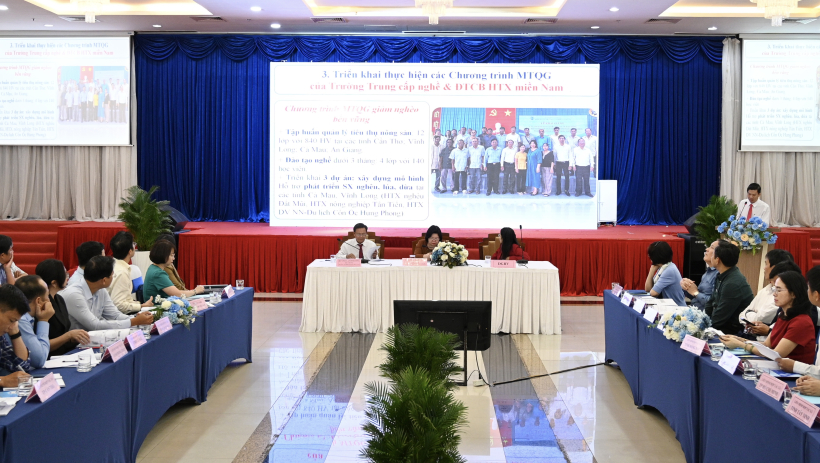 Toạ đ&agrave;m về c&ocirc;ng t&aacute;c củng cố, ph&aacute;t triển hợp t&aacute;c x&atilde; 