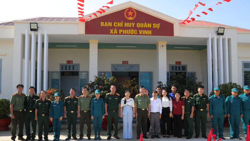 Gi&aacute;m đốc C&ocirc;ng an tỉnh T&acirc;y Ninh thăm, ch&uacute;c tết c&aacute;c đơn vị