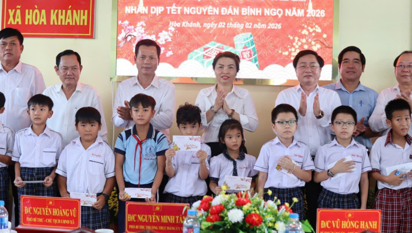 B&iacute; thư Tỉnh ủy Nguyễn Văn Quyết thăm, tặng qu&agrave; tết tại x&atilde; H&ograve;a Kh&aacute;nh